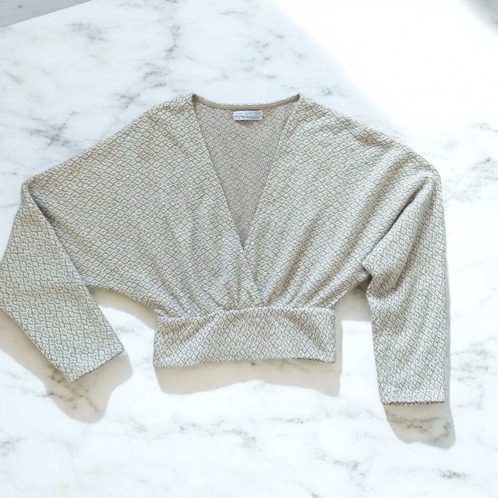 Women’s Cropped Long Sleeve Knit Top. NWOT - Picture 3 of 5
